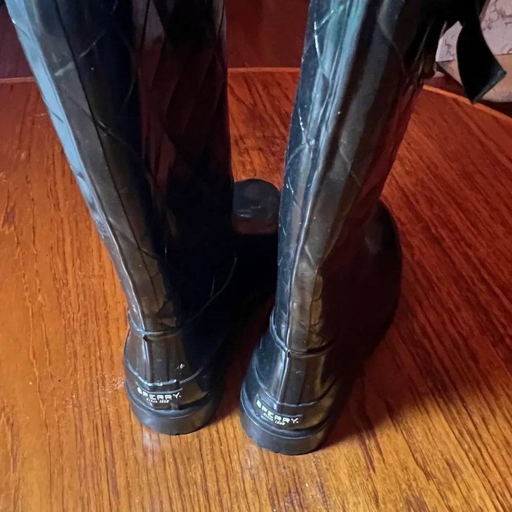 Sperry size 7 black rainboots